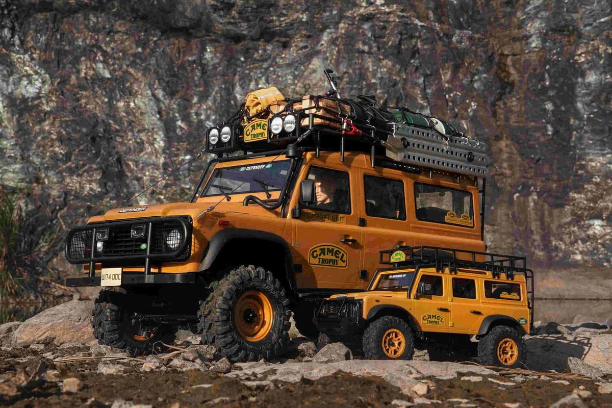 FMS 1:10 FCX10 Land Rover Defender RS Yellow 12