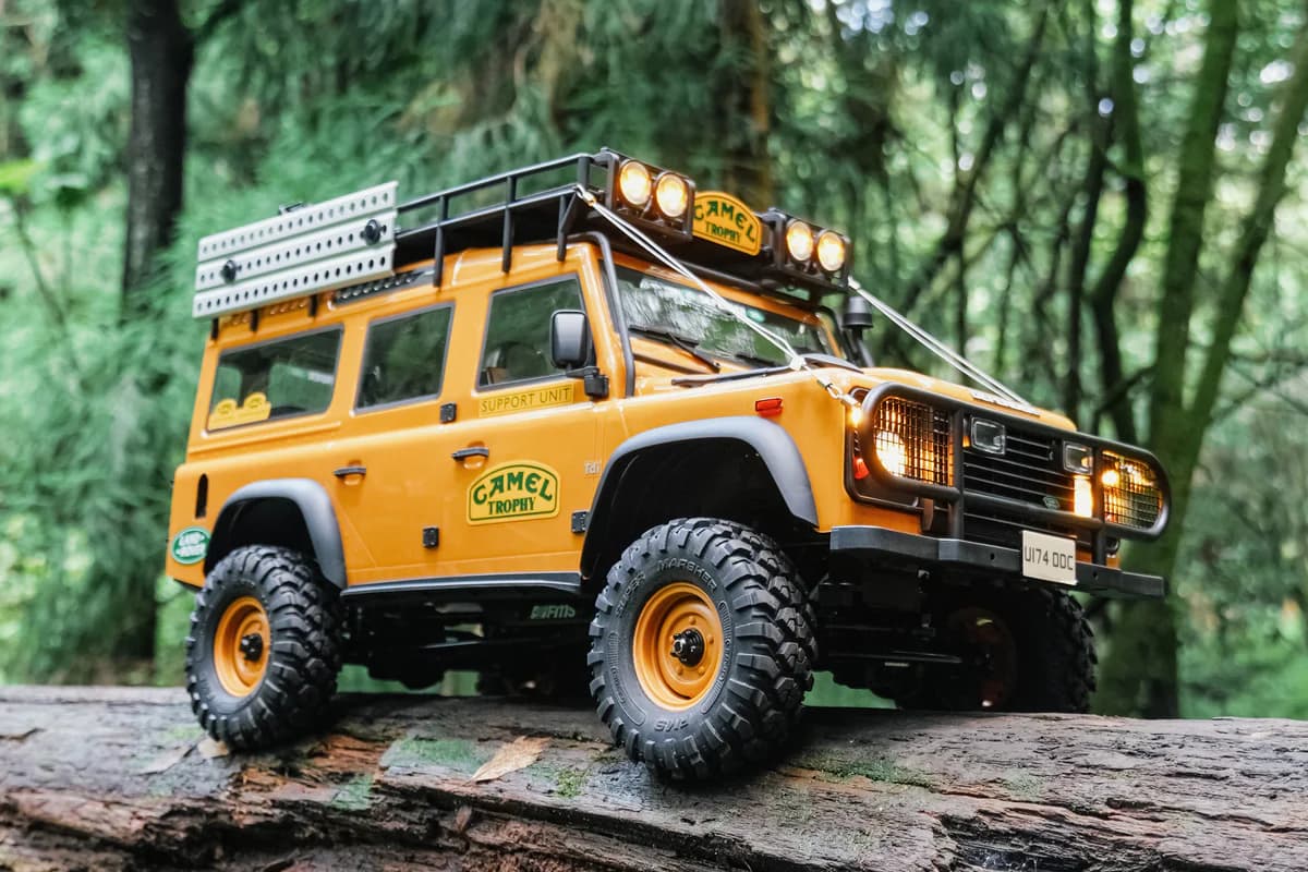 FMS 1:10 FCX10 Land Rover Defender RS Yellow 6