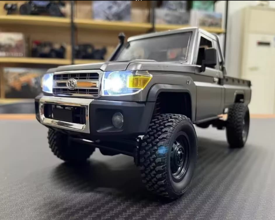 MN82 PRO 1:12 TOYOTA LAND CRUISER LC79 4WD R/C VEHICLE (SILVER) 1