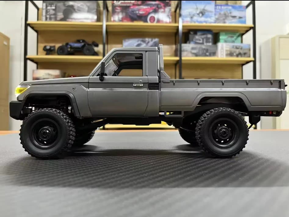 MN82 PRO 1:12 TOYOTA LAND CRUISER LC79 4WD R/C VEHICLE (SILVER) 3