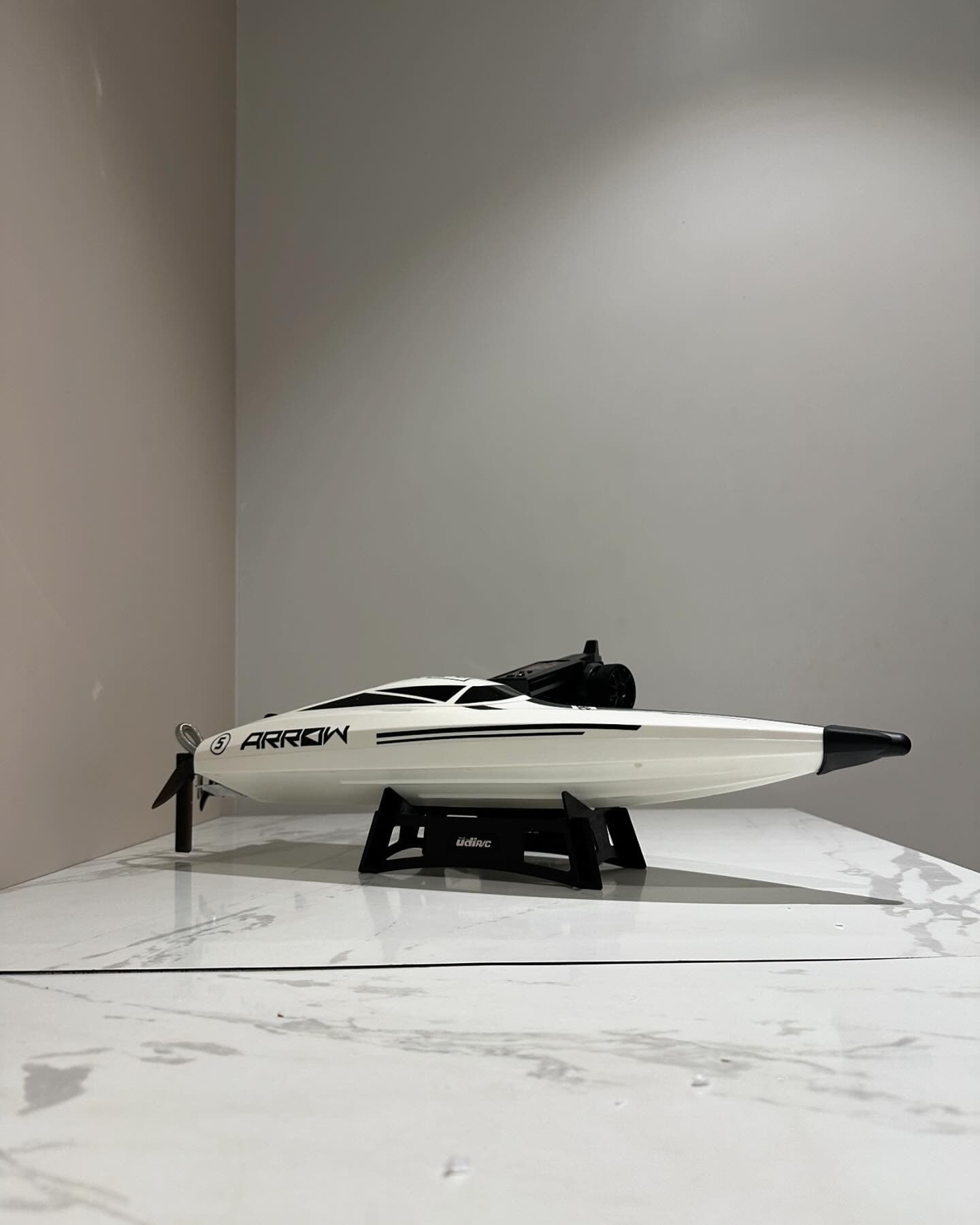 UDI RC 0005 - Arrow RC Boat 50kmph 0
